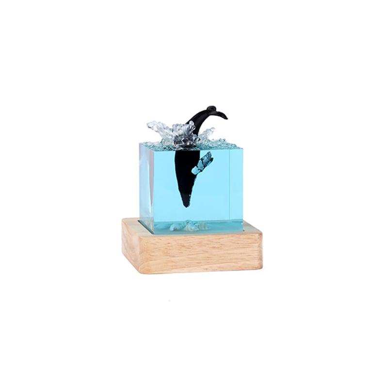 Whale & Shell Resin Lamp Artisanal Night Light for Coastal Bedroom Decor