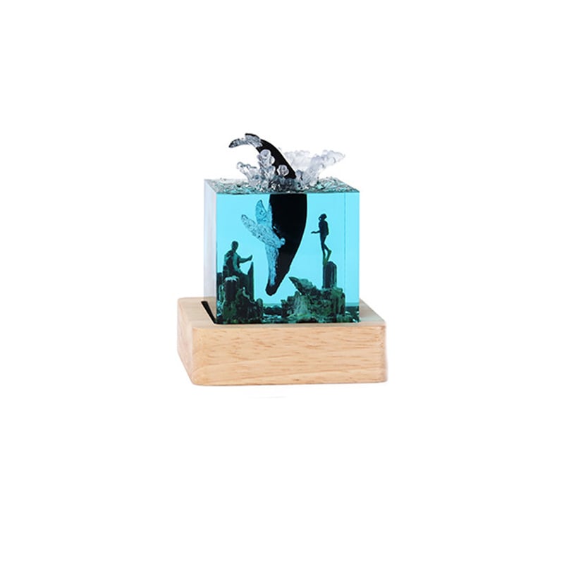 Whale & Shell Resin Lamp Artisanal Night Light for Coastal Bedroom Decor