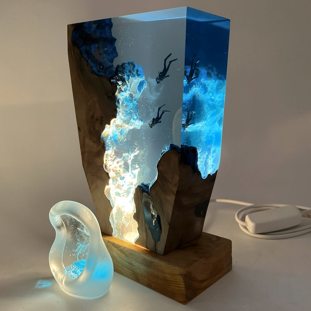Diver frozen in light, Night Light, Scuba Diving Deep Sea Exploration（ Best Gift 🎁 ）🔥